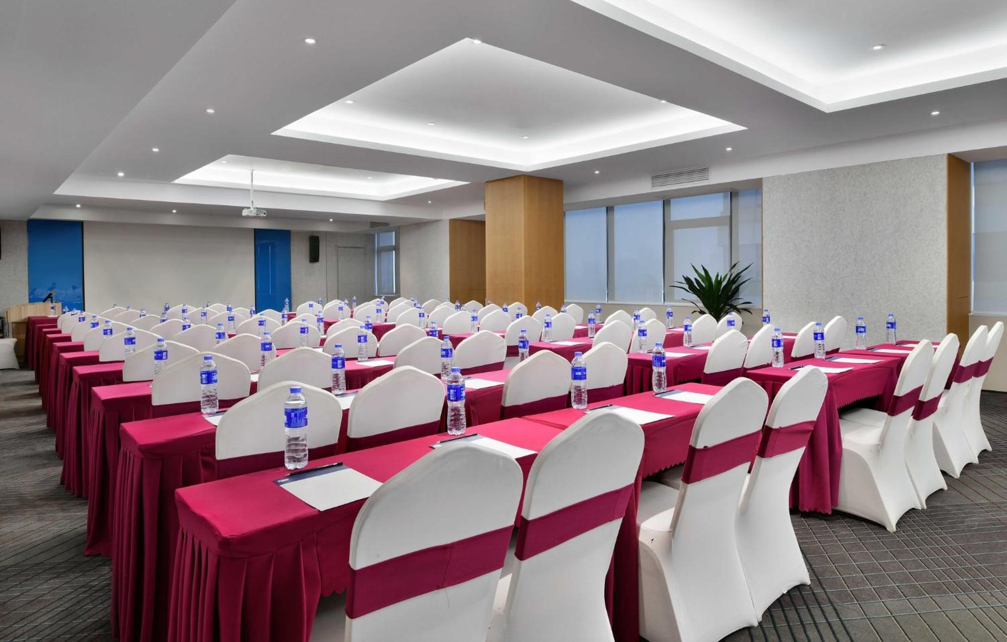 Holiday Inn Express Chengdu North Railway Station By Ihg - Near Panda Base, Near Chunxi Road Zewnętrze zdjęcie